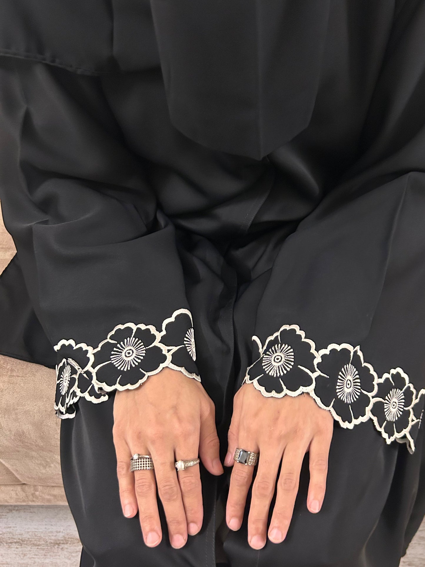 BLACK ROSETTE ABAYA