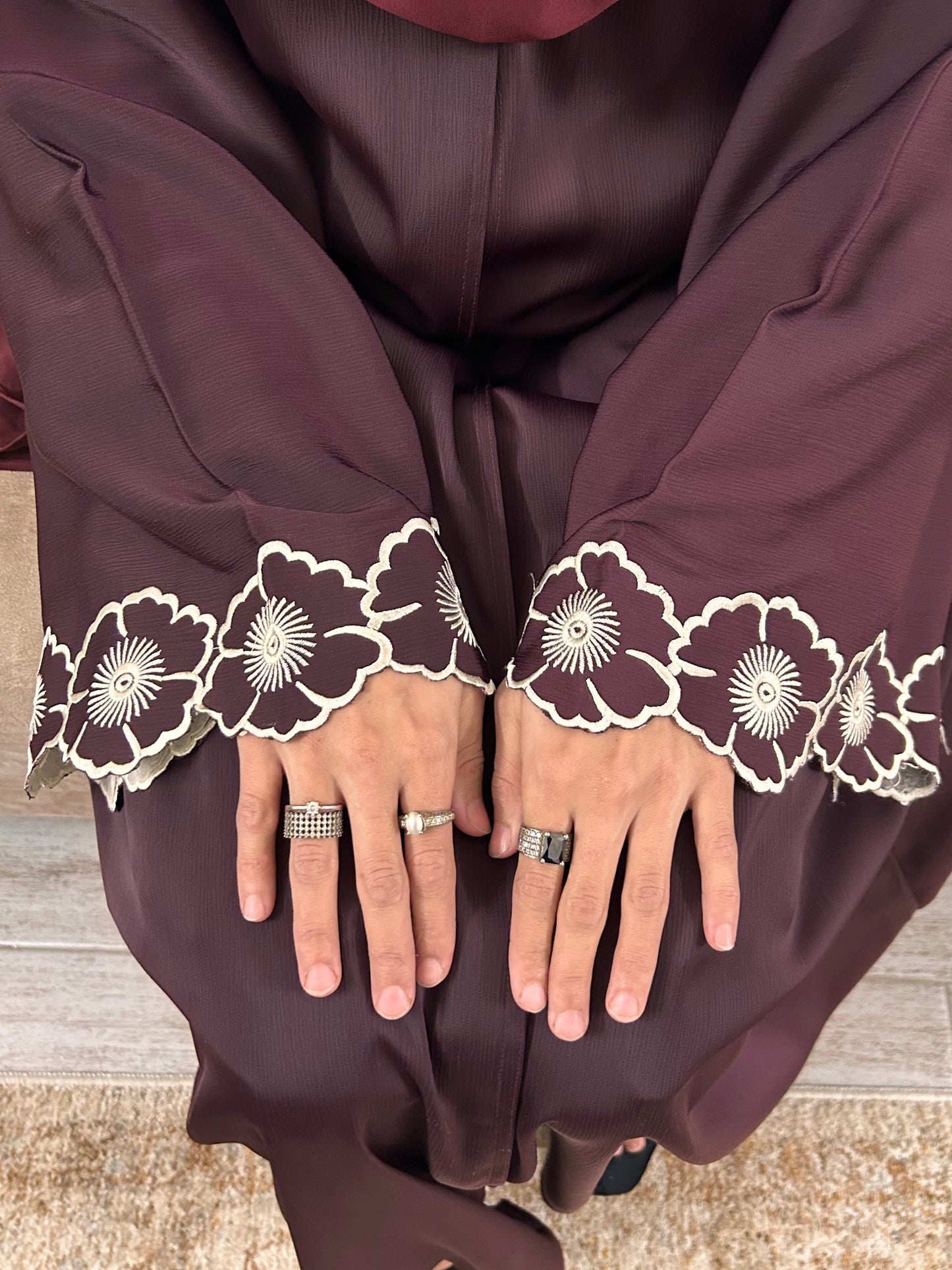 MAROON ROSETTE ABAYA