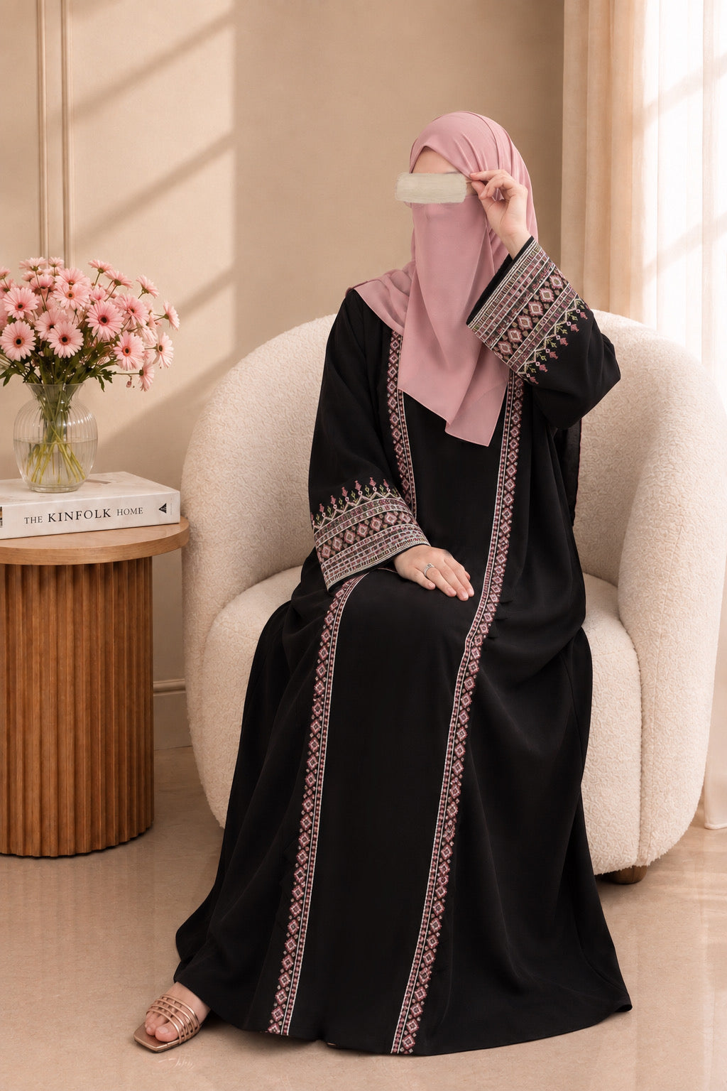 AQEEQ ABAYA